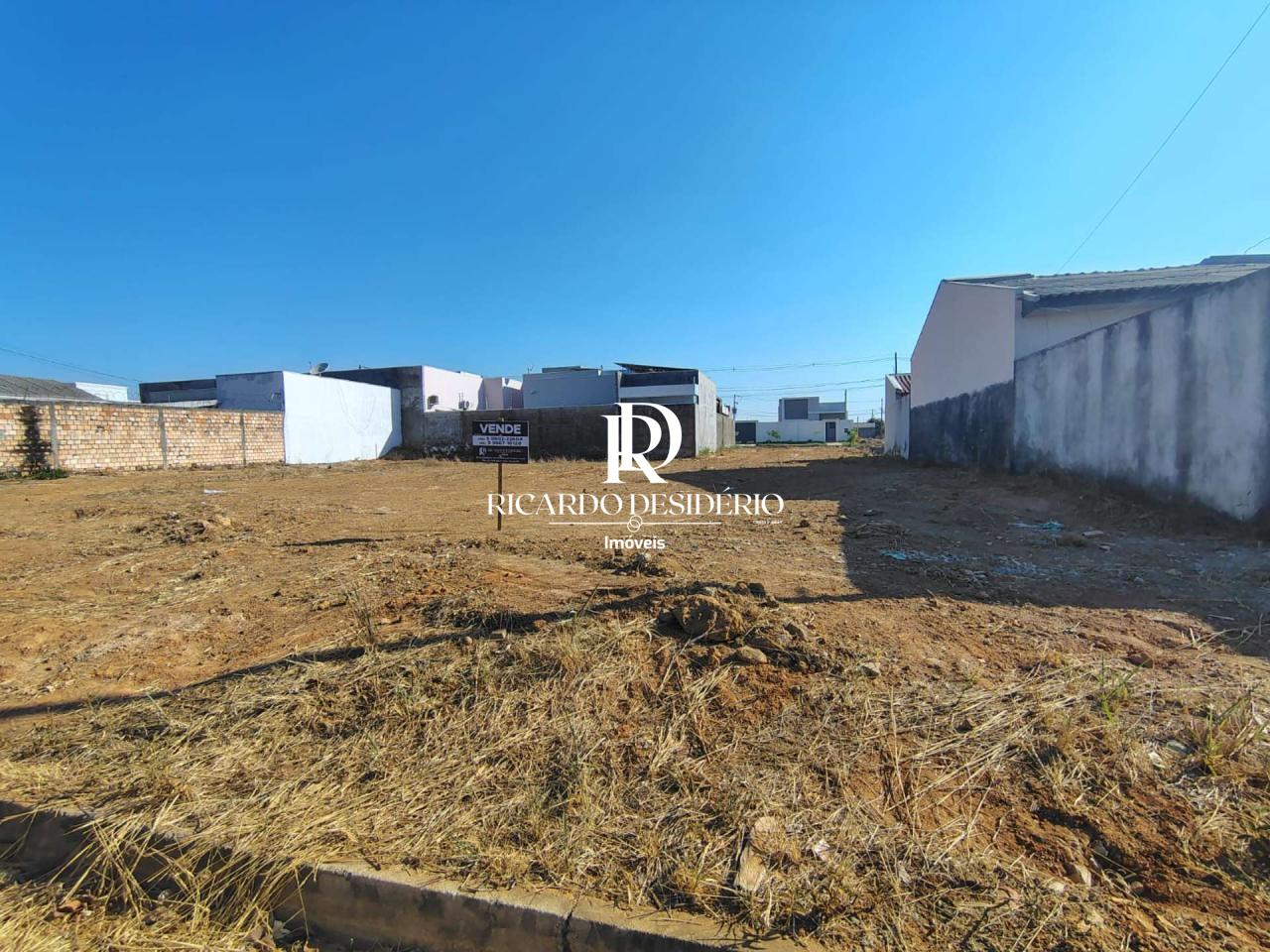TERRENO 305,06 M²