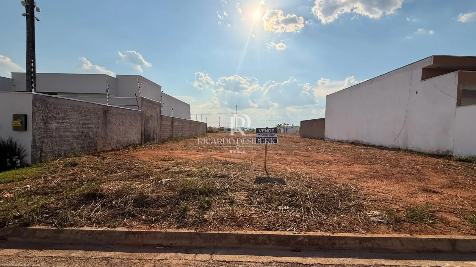TERRENO 387,48 M²